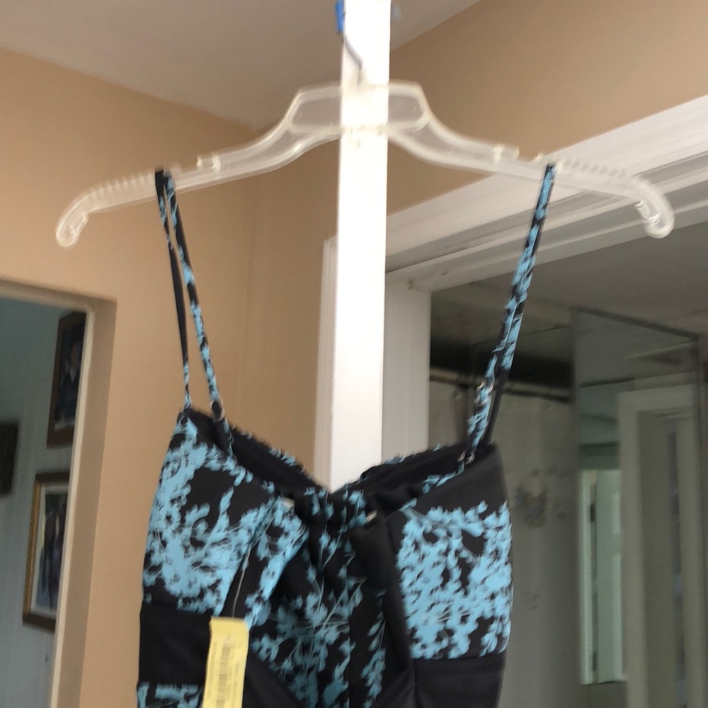 Dress - Picture 6 of 6